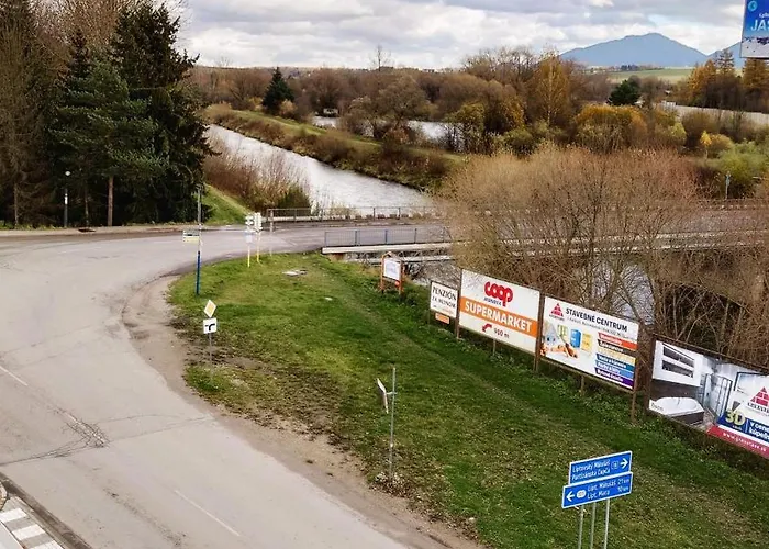Nad Riekou Bešeňová